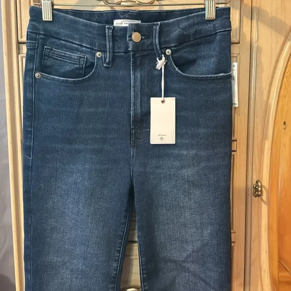 Good American Good Classic Slim Jeans - Picture 7 of 16